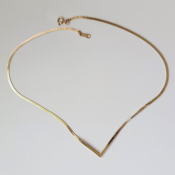 Avon Gold Tone Rhinestone Necklace Never Worn in Original Box Signed - Picture 2 of 4